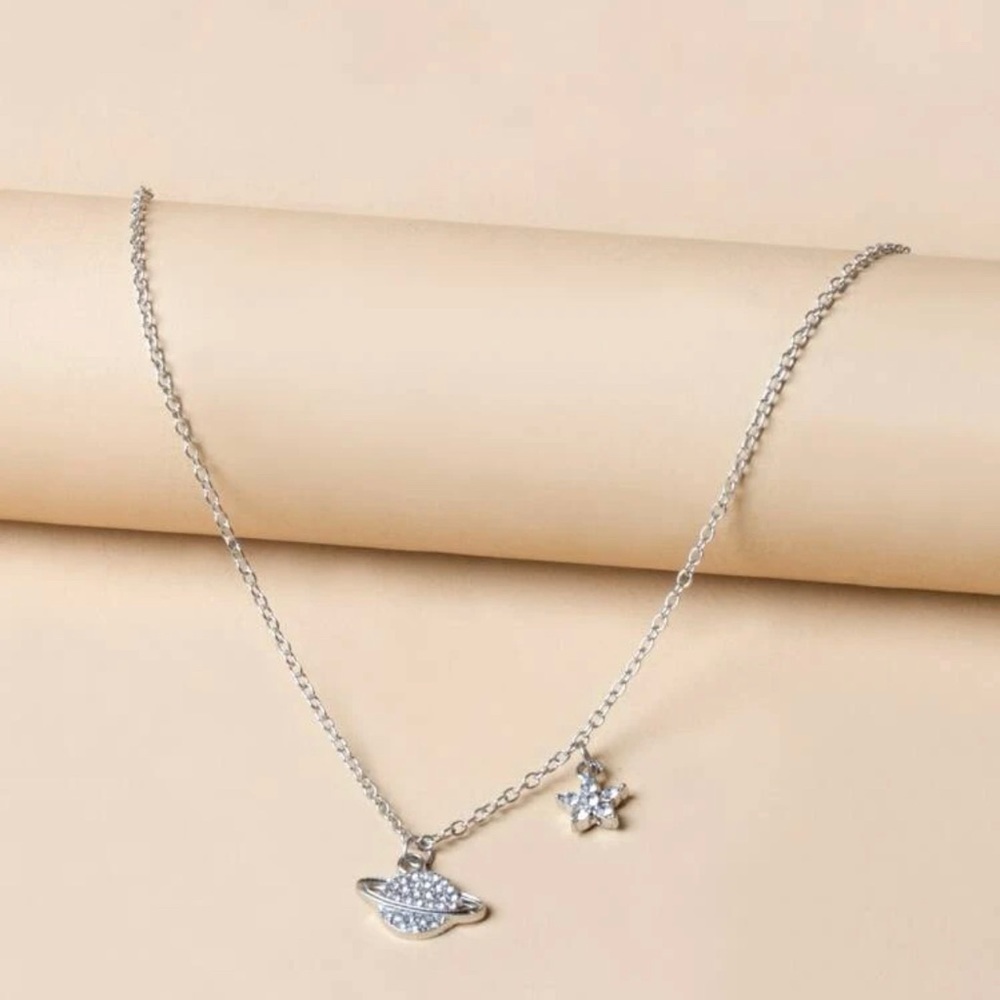 NWT Silver Rhinestone Necklace